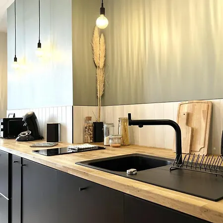 L'exotique - Vue Pl Vieux Marche - Standing Apartman