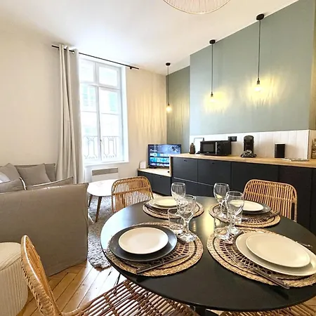 L'exotique - Vue Pl Vieux Marche - Standing Apartment